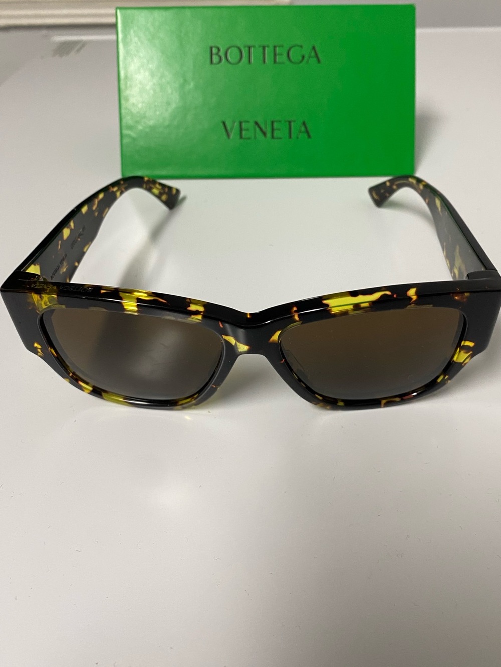 Bottega Veneta Tortoise Cat-Eye Sunglasses - Brown Lenses